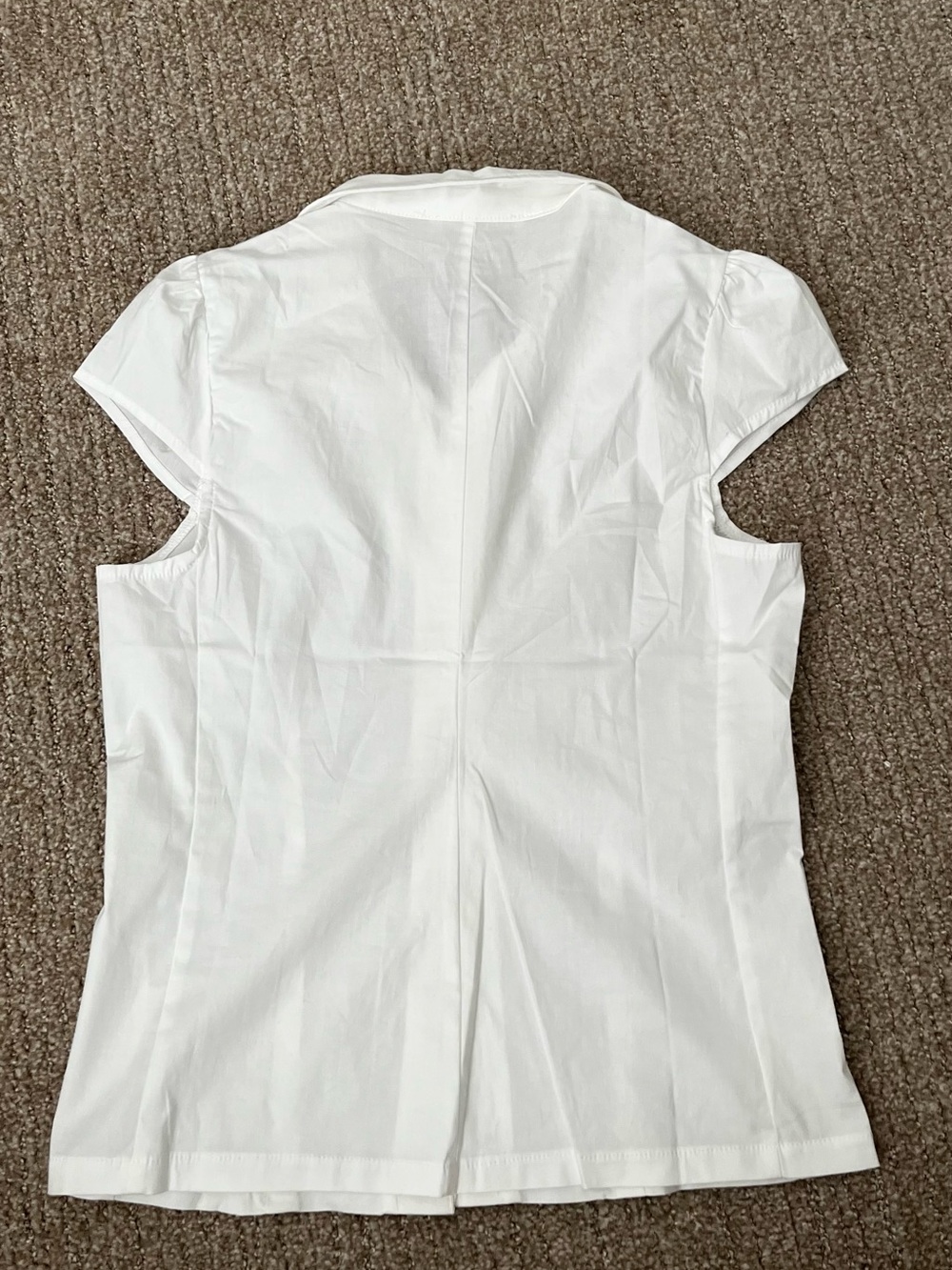 🐚Thrift & Thrive Women's White Short-Sleeve Button Down Shirt - Picture 2 of 3